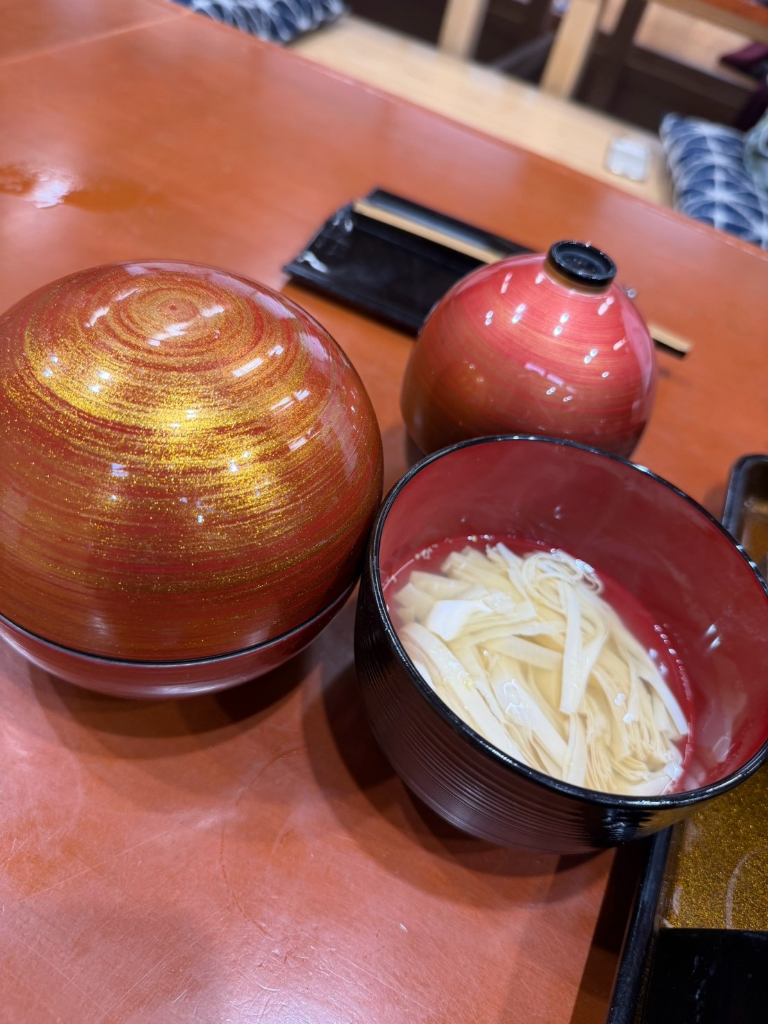 お椀に盛られた湯葉