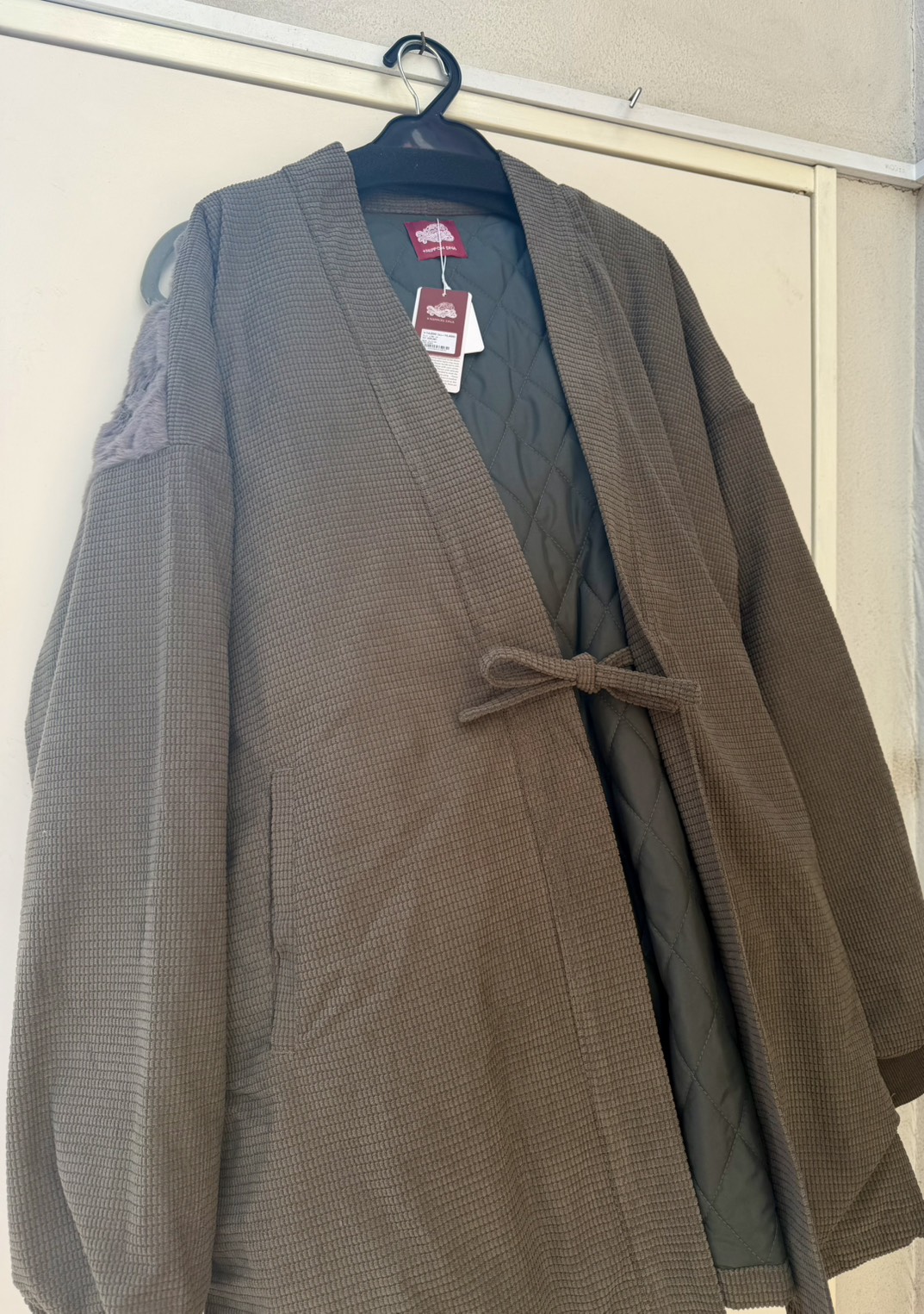 淺草遊粋に入荷した落ち着いた色の冬の羽織もの