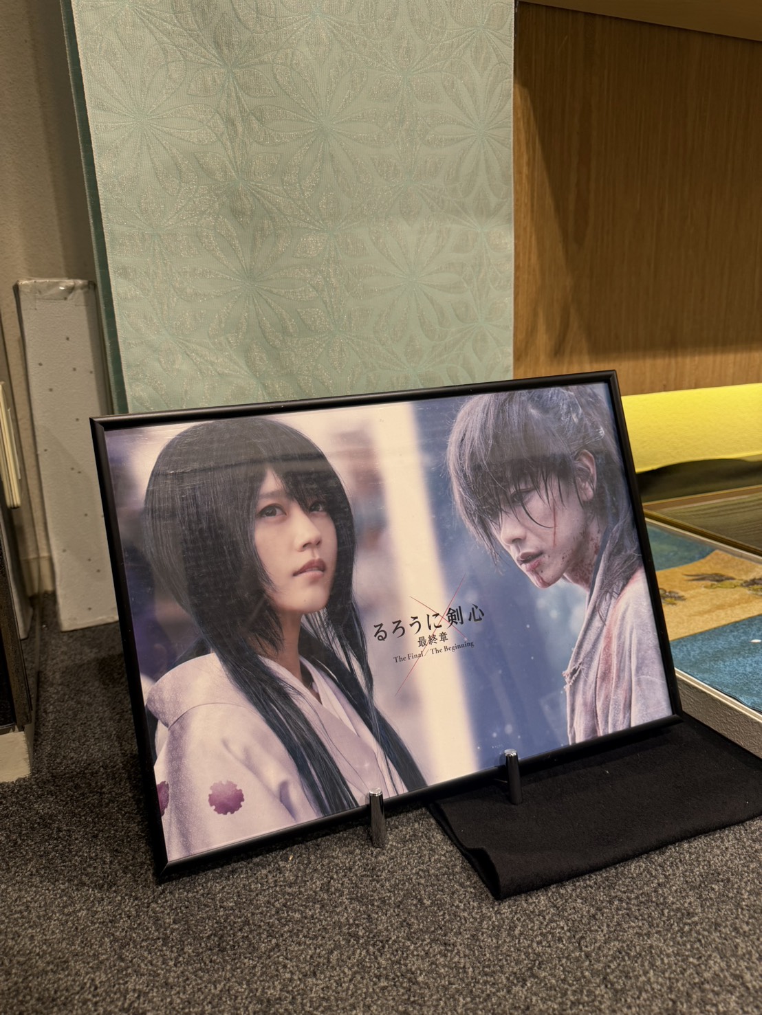 店内に飾られた映画「るろうに剣心 最終章」の展示